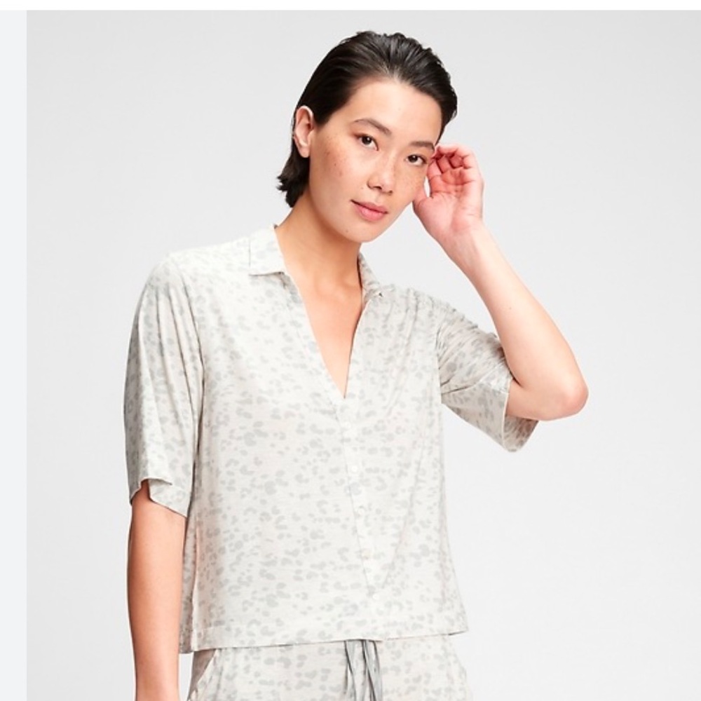 Love Gap Truesleep Button-Front Top Pajama PJ Top in Modal Stone Leopard Print